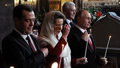 Velikononí me v moskevské katedrále Krista Spasitele: vlevo Dmitrij a Oksana...