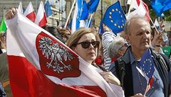 Vyli do ulic. Oponenti viní polského prezidenta Andrzeje Dudua konzervativní...