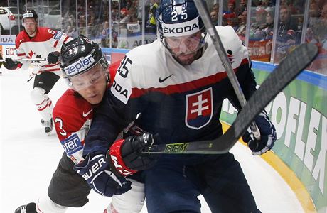 Sam Reinhart a Marek Viedenský v zápase Kanada vs. Slovensko.