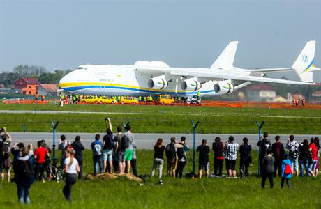 Antonov 225 na letiti Vclava Havla v Praze