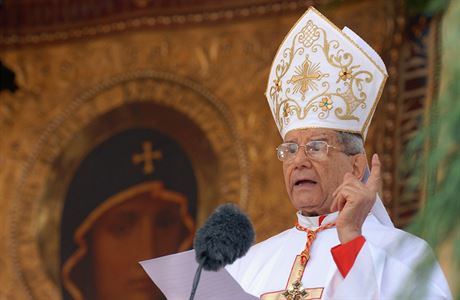 Ve vku 90 let zemel v pondlí titulární arcibiskup, kardinál Giovanni Coppa...