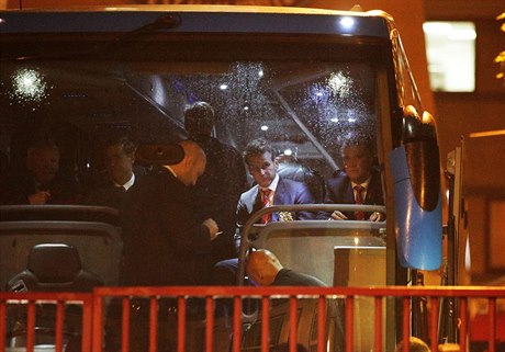 Fanoušci West Hamu napadli autobus s fotbalisty Manchesteru United.