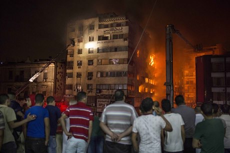 Obí poár domu v egyptské Káhie likvidovali hasii 12 hodin. Poár si vyádal...