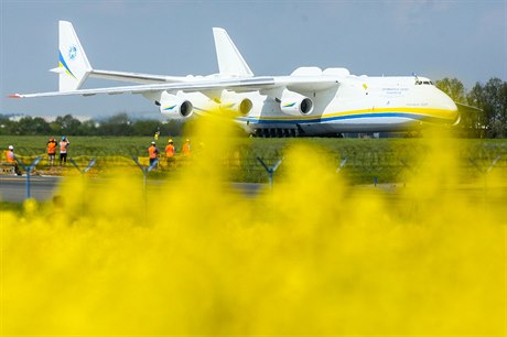 Antonov 225 na letiti Václava Havla v Praze