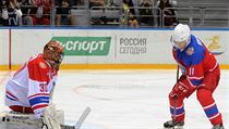 Vladimir Putin pi Night Ice Hockey League v Soi.