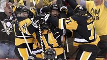 Radost hokejistů Pittsburghu po postupu nad Washingtonem.
