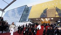 Hereka Eva Longoria pi zahjen filmovho festivalu v Cannes.