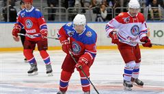 Vladimir Putin pi Night Ice Hockey League v Soi.