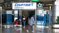 Logo spolenosti Egyptair na káhirském letiti.