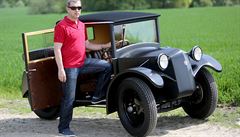 Replika p�edvále�ného vozidla Tatra 49.