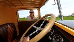 Replika p�edvále�ného vozidla Tatra 49.