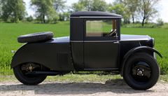 Replika p�edvále�ného vozidla Tatra 49.