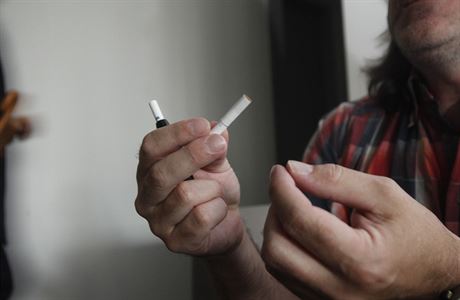 V Kanadě popsali nový typ plicních komplikací kuřáka e-cigaret, může za ně  zřejmě diacetyl | Svět | Lidovky.cz