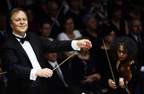 éfdirigent londýnského Symfonického orchestru BBC Sakari Oramo na Praském...