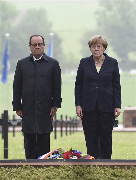 François Hollande s Angelou Merkelovou