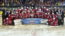 Kanadský tým slaví titul mistrů světa.