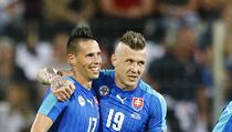 Marek Hamšík a Juray Kucka se radují z gólu do sítě Německa