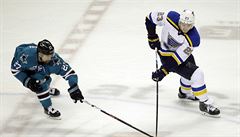 �eský úto�ník Dmitrij Ja�kin v zápase proti San Jose.