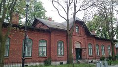 Samoz�ejmostí byla i samostatná budova pro mate�skou �kolu.