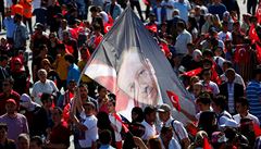 Prezident Erdogan je mezi slavícími populární