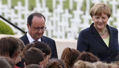 Hollande s Merkelovou poblí verdunského hitova