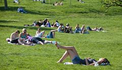 Teplé počasí v parku - ilustrační foto. | na serveru Lidovky.cz | aktuální zprávy