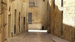 Klikaté uliky maltských mst dýchají historií. Kdy nastane zlatá hodina,...