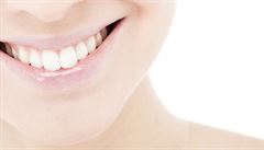Při bělení zubů záleží na množství gelu, aby netrpěly dásně, říká zubař