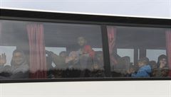 Autobus s uprchlíky míí z Idomeni.