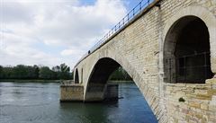 Oblouky Avignonského mostu.