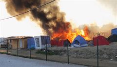 Uprchlíci u Calais se vzbouřili: hromadná bitka a zapálené stany