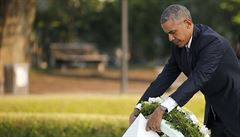 Obama poloil kvty k symbolickému památníku obtem náletu a zdraznil, e svt...