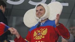 Ruský fanouek pi semifinálovém utkání s Finskem.