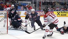 Derrick Brassard (. 19) stílí tetí branku Kanady.