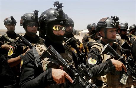 Irácké elitní protiteroristické jednotky se pipravují k akci bhem operace k...