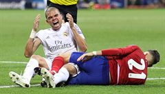 Finále Ligy mistrů Real Madrid - Atlético Madrid: Pepe po střetu s Carrascem