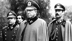 Chilský diktátor Augusto Pinochet a jemu podřízení důstojníci v Santiagu de... | na serveru Lidovky.cz | aktuální zprávy