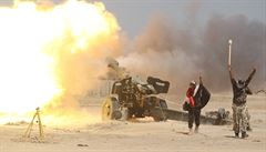 Irátí vojáci a íittí milicionái útoí na pozice dihádist ve Fallúde.