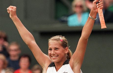 Svj prvn turnaj na okruhu WTA vyhrla Kurnikovov u v 15 letech.