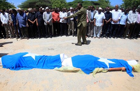 Obyvatel Mogadiu stoj ped tly teroristickho toku spchanho...