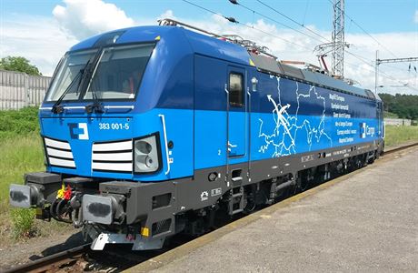 Lokomotiva Siemens Vectron v barvách spoelnosti D Cargo.