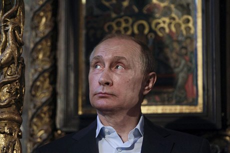 Zákon byl schválen krátce po znovuzvolení Vladimira Putina v kvtnu 2012.