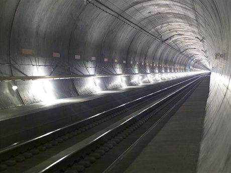 Gotthardský elezniní tunel byl slavnostn oteven 1. ervna.