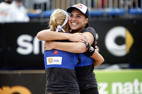 I přes prohru ve finále měly Barbora Hermannová a Markéta Sluková radost ze zisku medaile.