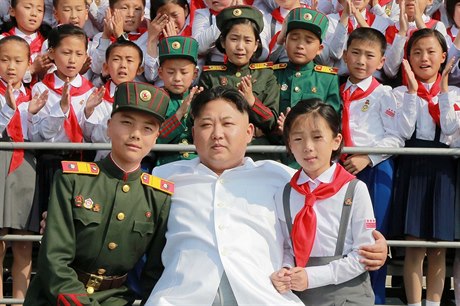 Severokorejská zlatá mláde se rekrutuje z vysokých pater reimu. Na snímku Kim...