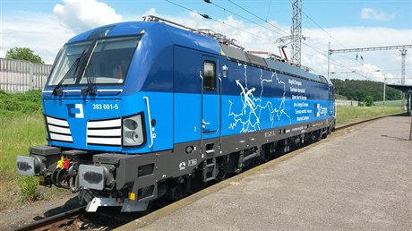 Lokomotiva Siemens Vectron v barvách spoelnosti D Cargo.