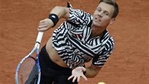 Tom Berdych v osmifinle French Open proti Davidu Ferererovi.