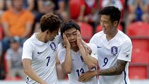 Korejští fotbalisté se radují z nečekaného vítězství.