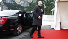 výcarský prezidentt Schneider-Ammann pijídí na slavnostní ceremonii k...