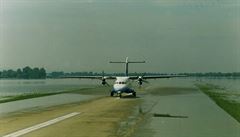 Po odchodu z armády Pel�ák pracoval jako testovací pilot - na snímku v letadle...